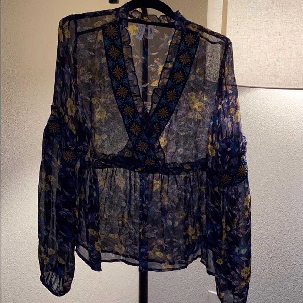 Blue print bell sleeve top